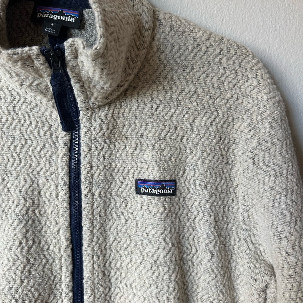 Patagonia Women's Tan Teddy Jacket - Picture 4 of 6